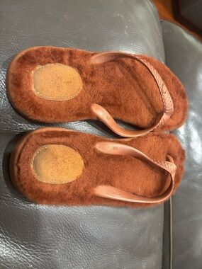 UGGs Brownish/Burnt Orange  Flip Flop  Sandals- Size 9 M